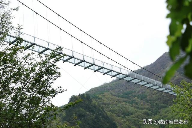 这么近 那么美 漫游官鹅赏山水 |“五一”趣游鹅嫚沟！高空漂流+玻璃桥解锁刺激新体验