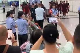 体育|国足已抵达大连图片