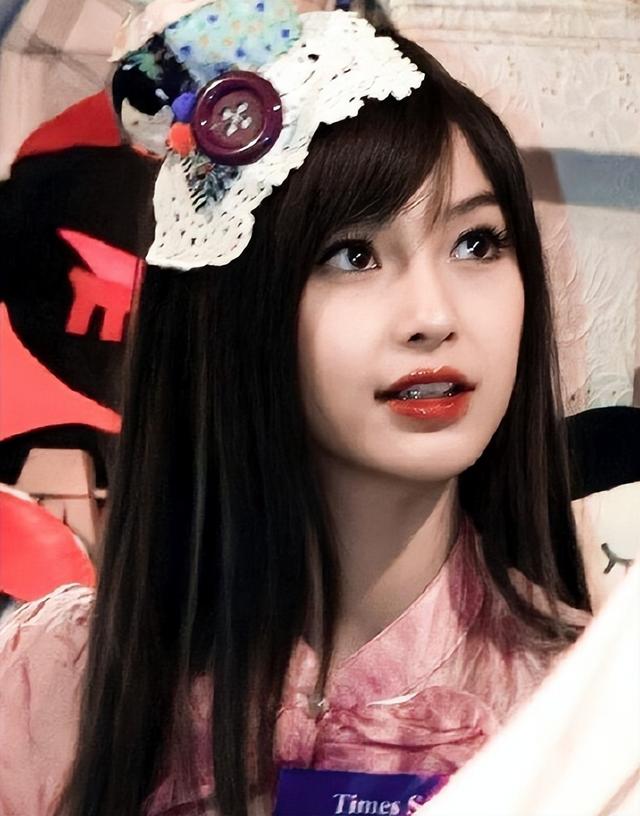 黄晓明也没想到，被自己抛弃的前妻杨颖，已走上另一条“上坡路”