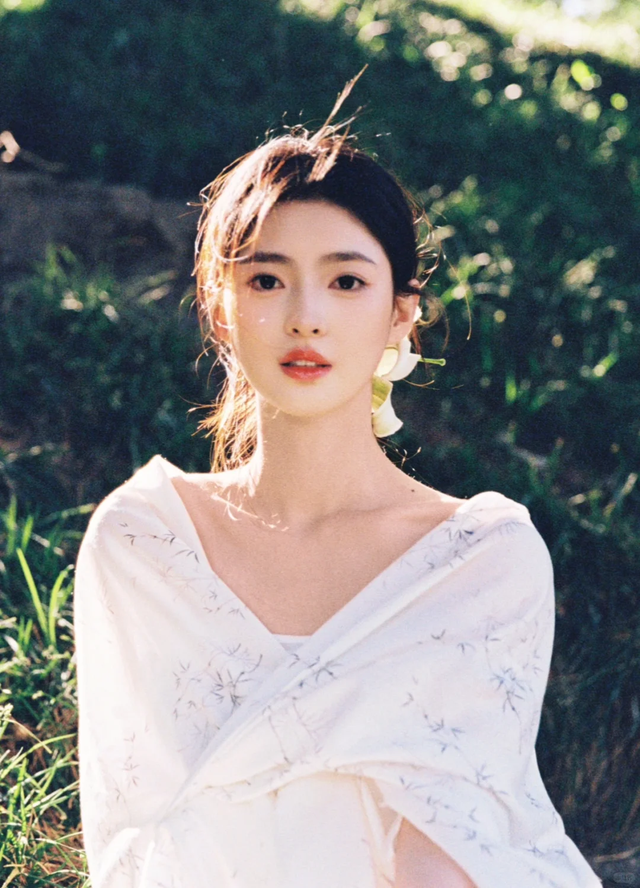 中戏艺考女生第一！郑佳慧！05年，身高170cm，长得高级气质出众