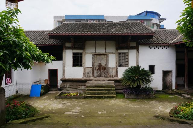 [四川 自贡市沿滩区]