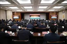 我县组织收听收看全市抓项目扩投资稳增长推进会图片