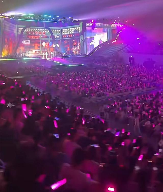 岳云鹏演唱会和他的伴舞相爱相杀
