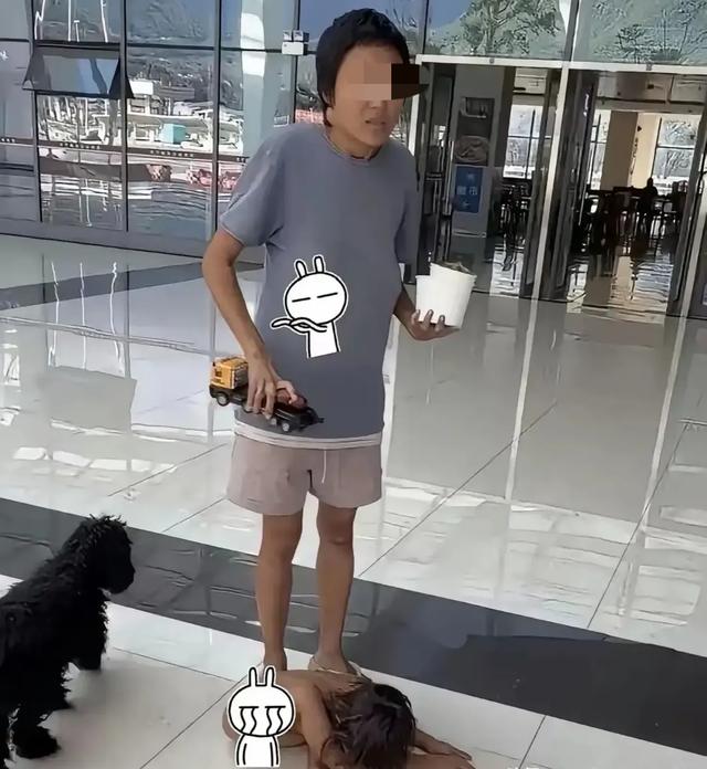 野人男孩新后续: 落户北京，不再爬行，母亲状态曝光，网友担忧