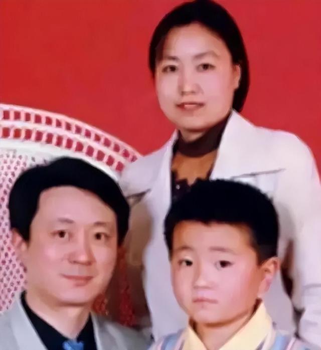 任长霞的儿子，你绝对想不到他现在的样子！