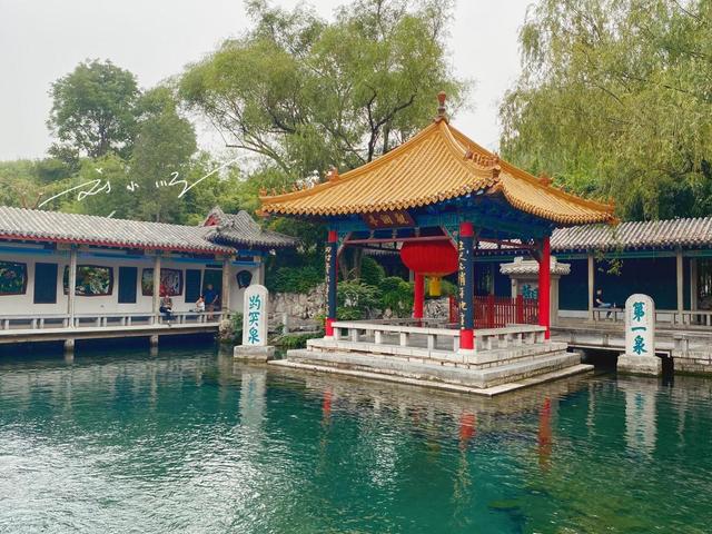 “泉城”济南名片趵突泉：七十二名泉之首的传奇，你来探访过吗？