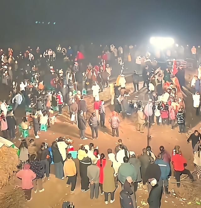 呆呆妹做梦没想到，杀猪宴收官仅1天， 一家人就走上大衣哥的老路