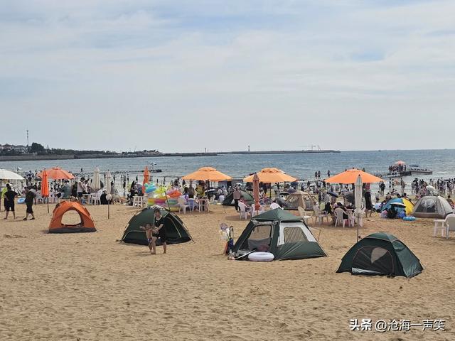 什么是人山人海，大海边日照黄金海岸，生意火爆程度可窥一般