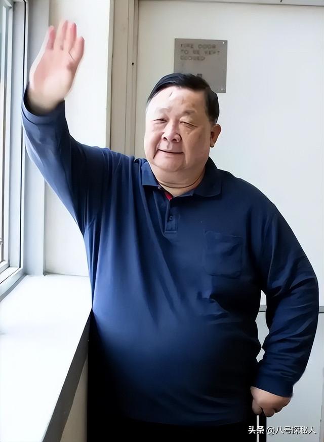 出名后出轨保姆、气死原配，如今77岁的他晚景凄凉，子女与其割席