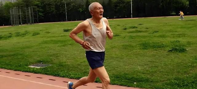 5公里慢跑越老越要练！练的不是耐力，是老了能自理的底气