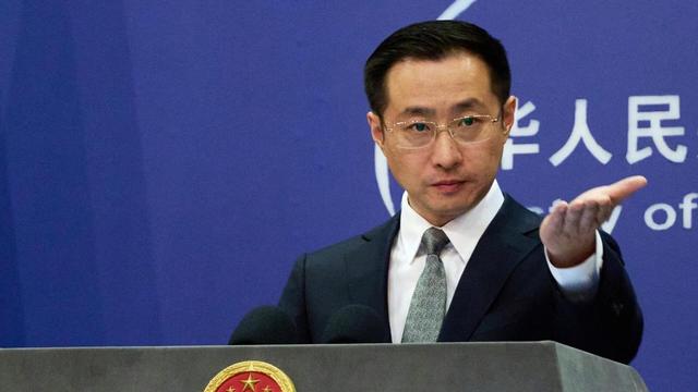 高市拒不认错，美国拍板军火运往台岛，关键时刻，郑丽文斩钉截铁