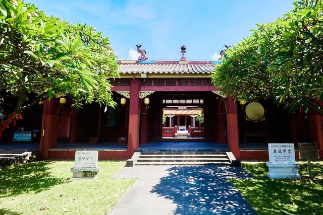 三亚有一座崖州古城，历史悠久，古韵深厚，是探索海南文化的窗口