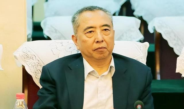 华国锋的后代成就如何？4个子女一个比一个拔尖	，但都不姓“华	”