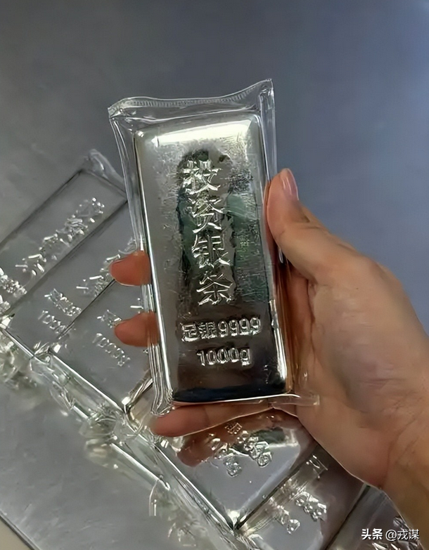 白银疯涨，从黄金跟班到投资卷王，普通人上车先看这3点！