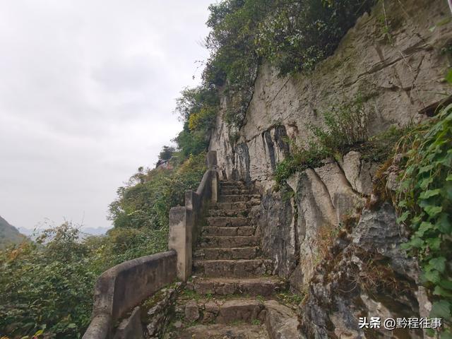 寻找一个最为艰难的躲匪洞，我难到达，土匪也难以到达