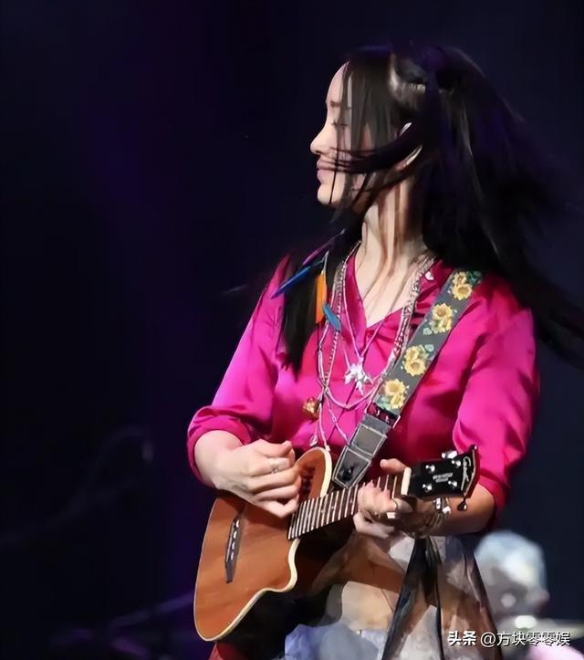 她连上5次春晚，私下却和恩师同居怀孕被骗流产，今57岁依然单身