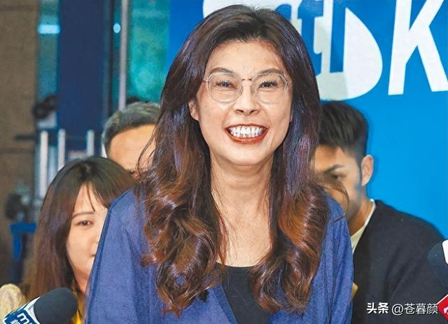 郑丽文不装了？国台办回应武统后，郑丽文宣称：绝不放弃武力保台