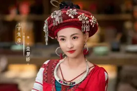 《又见逍遥》开播！王劲松演拜月教主，女四惊艳，这下该换她火了图片