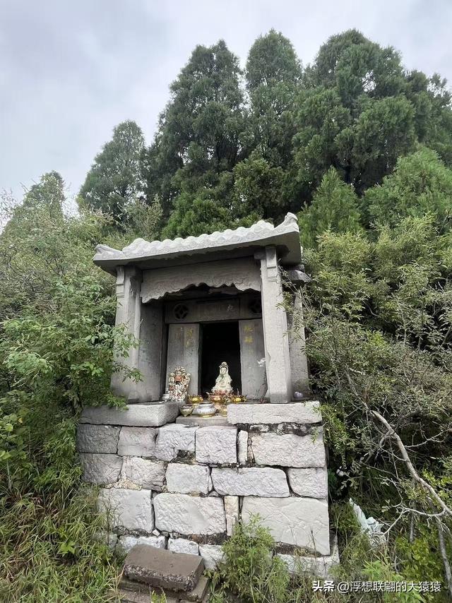 章丘胡山里的圣水灵泉庙，我都找着路线了，却近在咫尺未能抵达