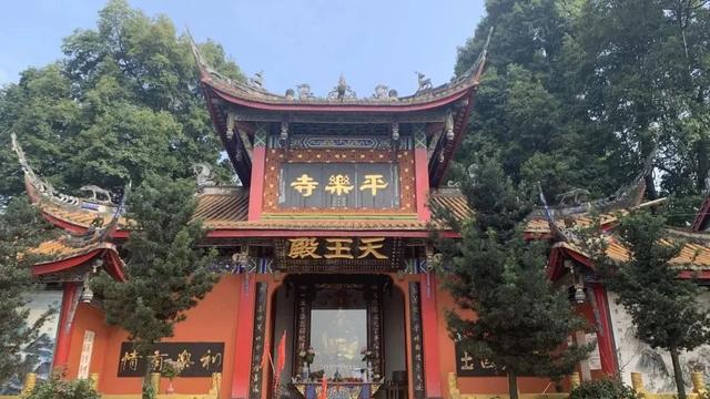 红了！成都周边18个顶级赏秋地更新！最快30min刹拢，最佳观赏期已到！速冲！