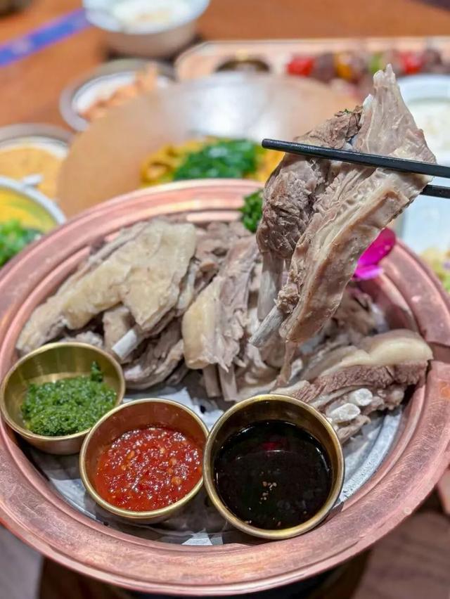 邢菲为家乡打call！呼伦贝尔的美食和美景都绝绝子！看完直接锁死机票！