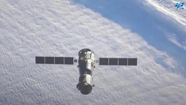 特朗普要切断SpaceX合同，马斯克硬刚，神舟飞船能不能接单？