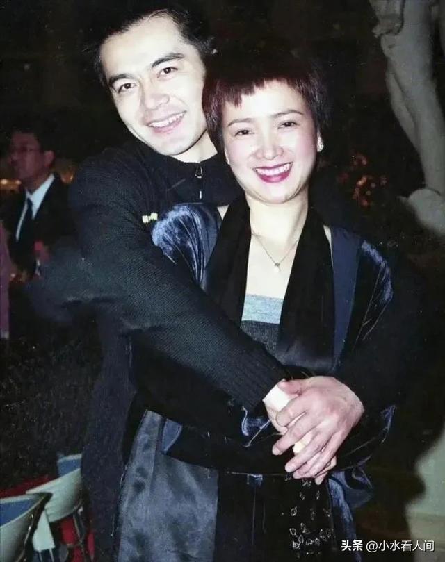 61岁何晴去世	，死因曝光，下嫁三婚许亚军，最后10年过得痛苦凄凉