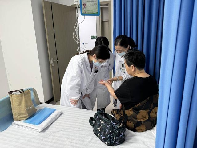 别再乱抹药膏！8种常见皮肤病的“正确治法”，收藏少走弯路