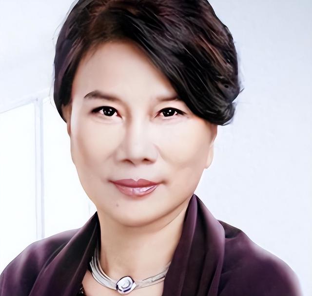 被停职审查、转移格力资产、搞办公室恋情	，董明珠身上谣言太离谱