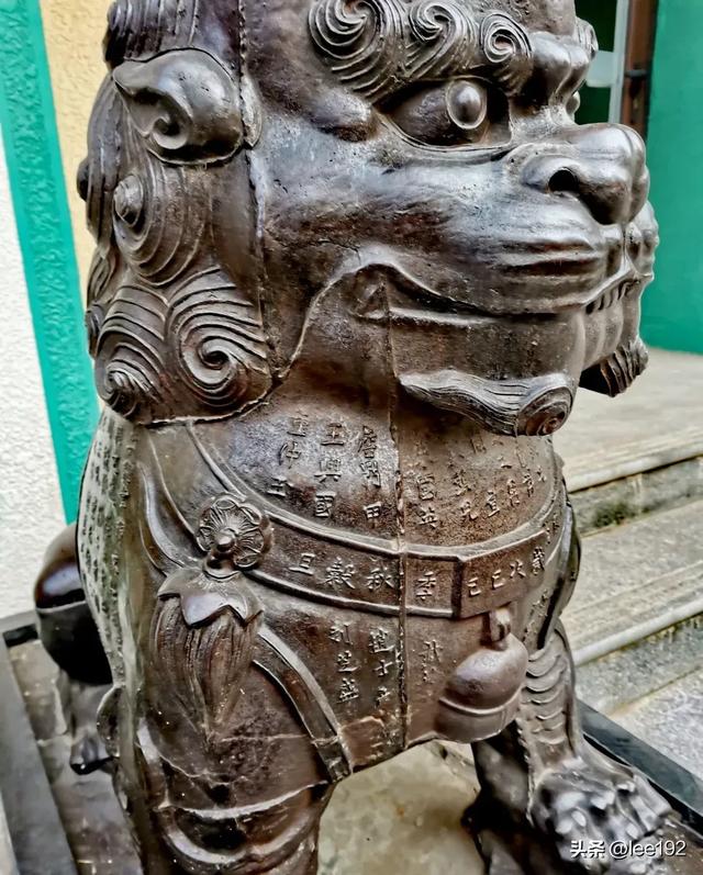 过小年	，看皂君庙的“铁对儿”狮子