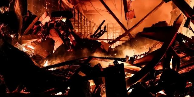 98架无人机袭俄10州！莫斯科近郊停电，乌军还炸瘫俄军燃料命脉