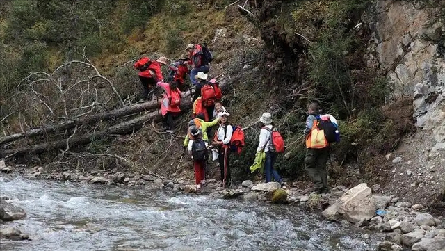 年轻情侣秦岭冰晶顶遇难，遗体却出现在不同地点，究竟发生了什么