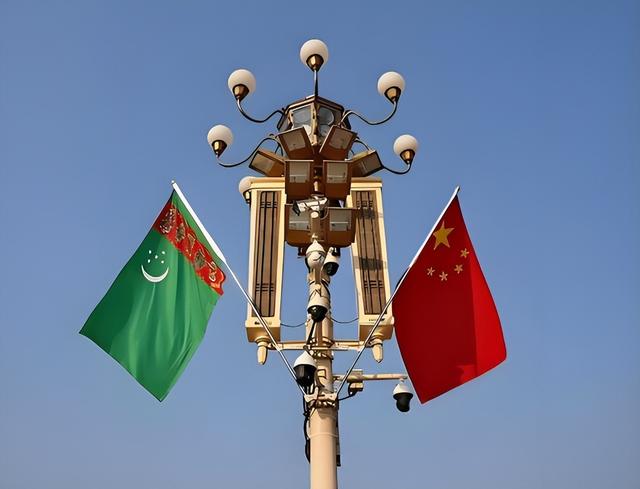 还清中国81亿贷款，又赠百亿豪礼！这才是铁哥们，西方各国羡慕了