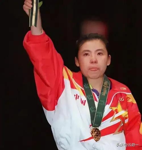 涉贪腐被带走、败光20亿、移民改国籍，邓亚萍身上的谣言太离谱