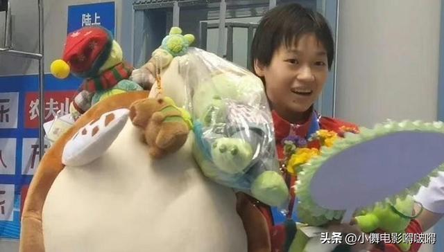 这次被央媒“点名”的全红婵，暴露了真实处境，现实远超想象