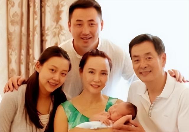 濮存昕女儿濮方：倒贴50万下嫁到东北农村	，结婚10年被丈夫宠成宝