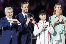 笑死！孙颖莎作为奥运亚洲代表，带师傅见世面，邱贻可紧张绊脚图片