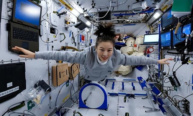 女航天员牺牲大	，升空前必须要吃避孕药？其中缘由令人意外