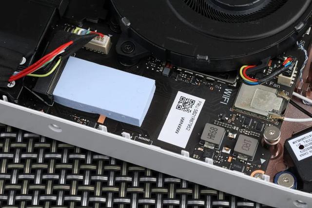 配备长江存储PC411 SSD、畅玩《黑神话：悟空》！联想拯救者Legion Go S游戏掌机体验
