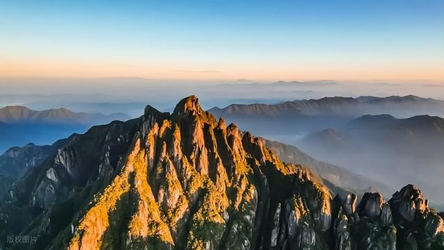 此生必爬的十大名山：从人间仙境到极限挑战，你敢来征服吗？