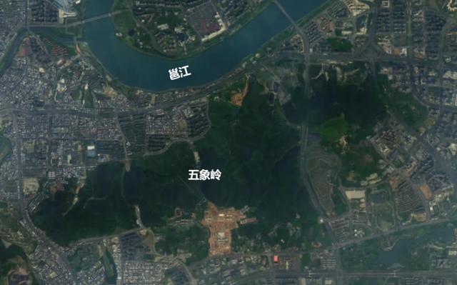 北有青秀山,南有五象岭,如今这里的变化太大了!