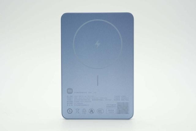薄至8.7mm，轻松放进口袋，小米22.5W 5000mAh磁吸超薄充电宝拆解