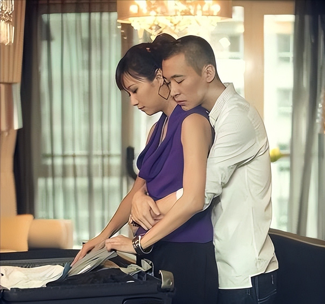从19岁开始男人不断，半百了还没玩够，“风流才女”徐静蕾现形记