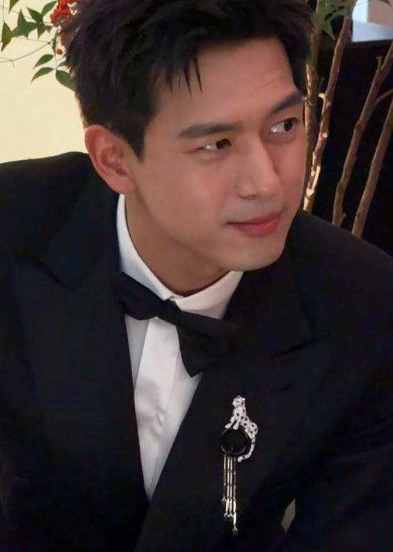 北京这一夜，妖艳四射的朱珠和巩俐，却败给了全裹出镜的郭晶晶