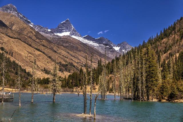 颜值不输瑞士，中国也有自己的雪山！今年冬天国内赏雪第一名！