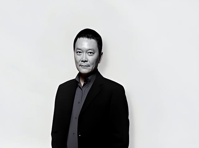 他曾与刘涛同床共枕4年，现年过六旬依旧未婚，刘涛坦言很愧疚