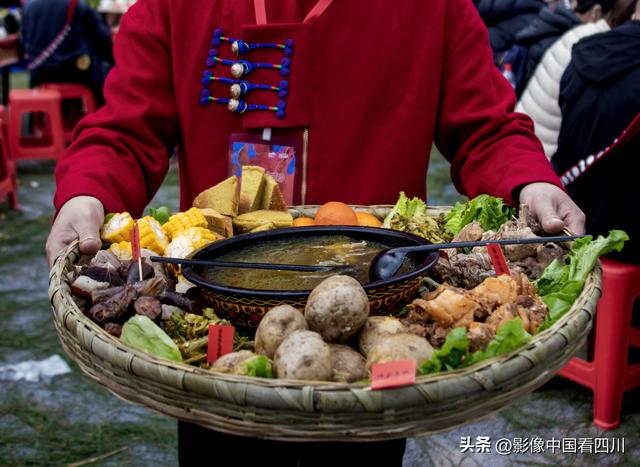 2025年“非遗进景区”凉山州螺髻山彝历新年坝坝宴引客来