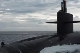 中外海军交锋，央视公开细节，解放军潜艇迎敌，与外军缠斗40昼夜图片