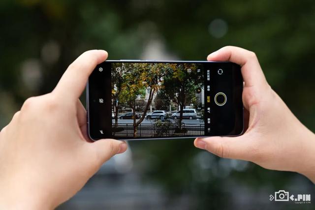 2599买骁龙8至尊版芯片，iQOO还在买芯片送手机