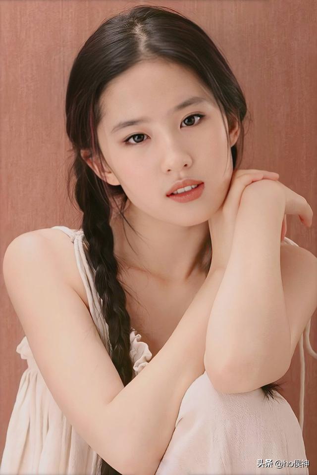 辛芷蕾拿威尼斯影后，唐嫣获视后，85花又洗牌？背后原因引争议